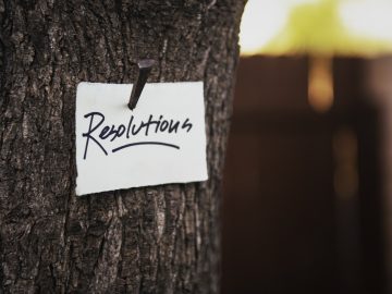 resolutions pinned on a tree