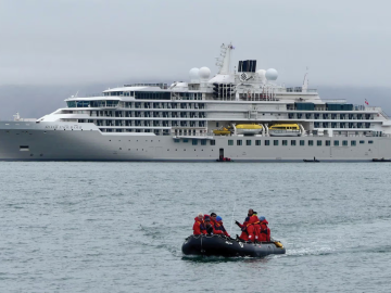 Image of The Silver Endeavour. Photo Credit: Ming Tappin